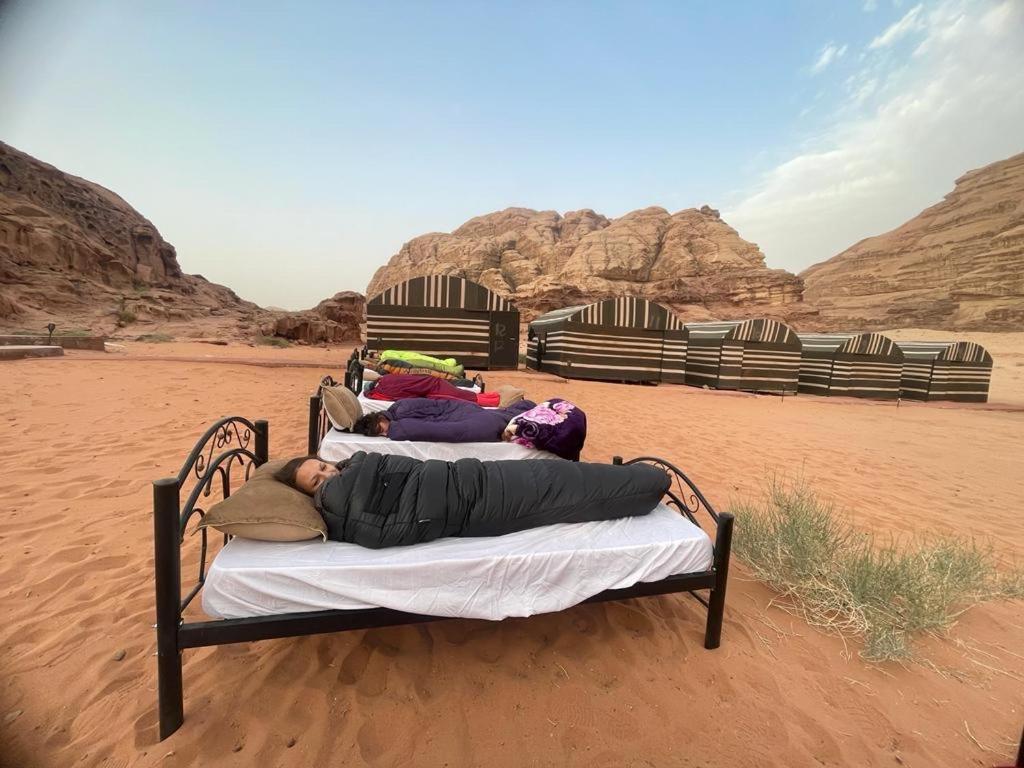 Bedouin Holidays Camp And Jeep Tours ワディ ・ラム エクステリア 写真
