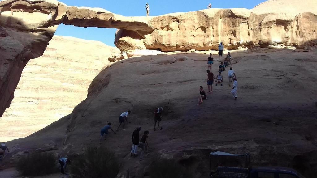 Bedouin Holidays Camp And Jeep Tours ワディ ・ラム エクステリア 写真
